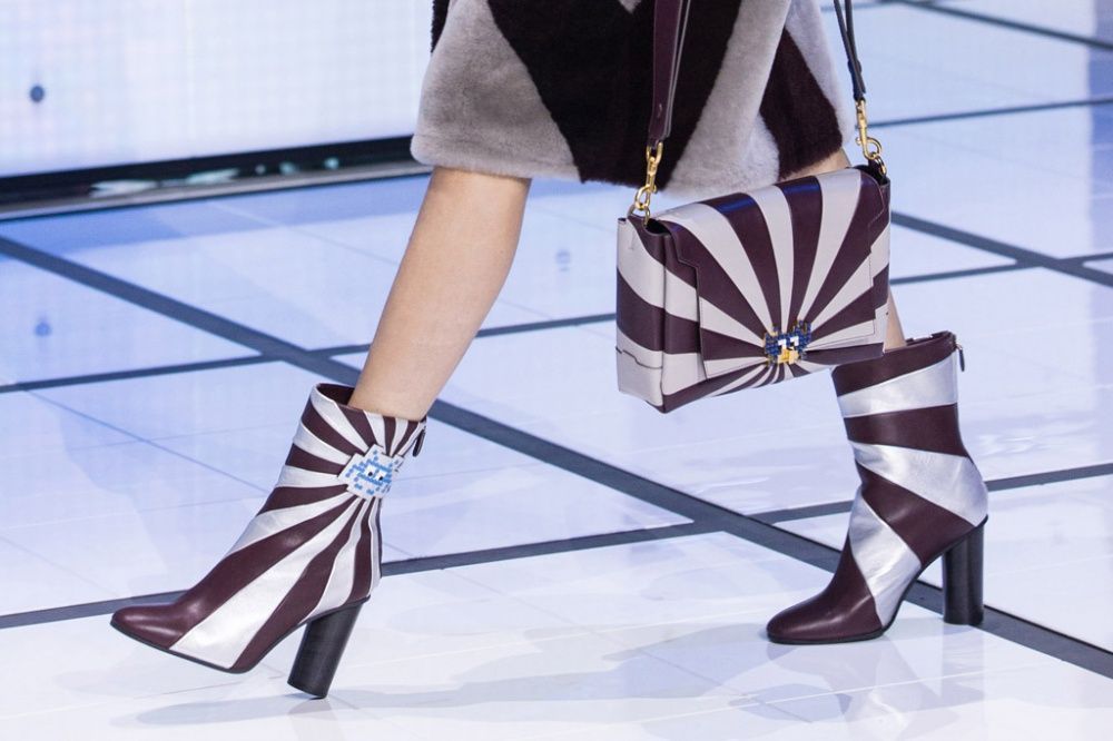 Пиксельная коллекция Anya Hindmarch