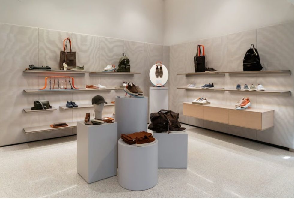 Santoni presented the "Art of Encounter" collection at Milan Fashion Week.