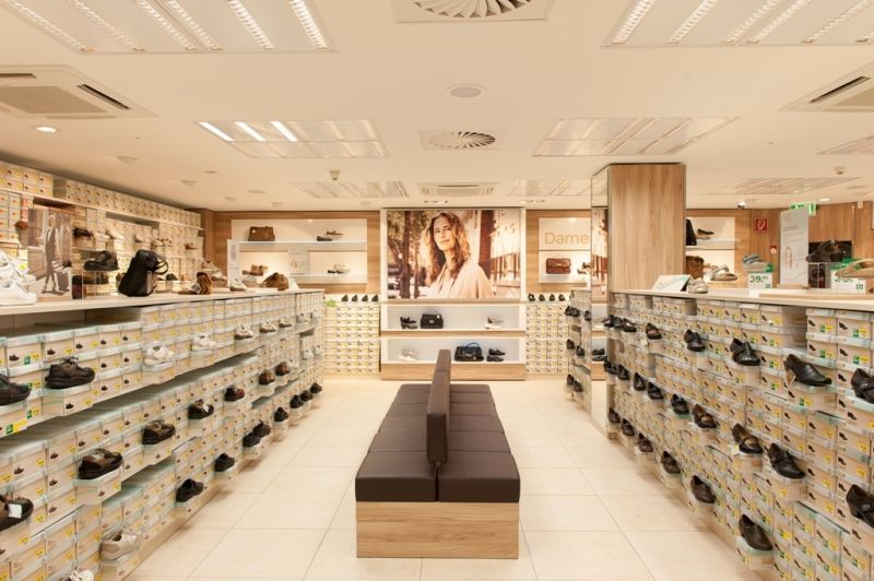  Сеть магазинов Deichmann, ведущей обувной марки на немецком и европейском рынках, представила новую коллекцию сникеров, кед и слипонов. 