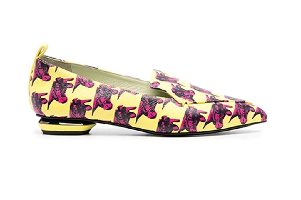 Slipper aus Nicholas Kirkwoods Schuhkollektion mit Andy Warhols Kuhserie