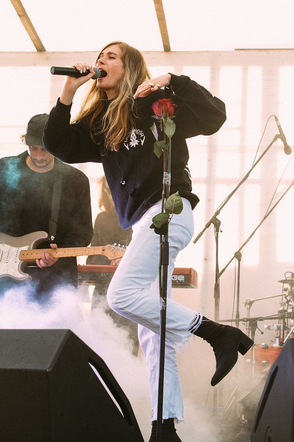 Ukrainian singer Luna takes the stage in Vagabond booties