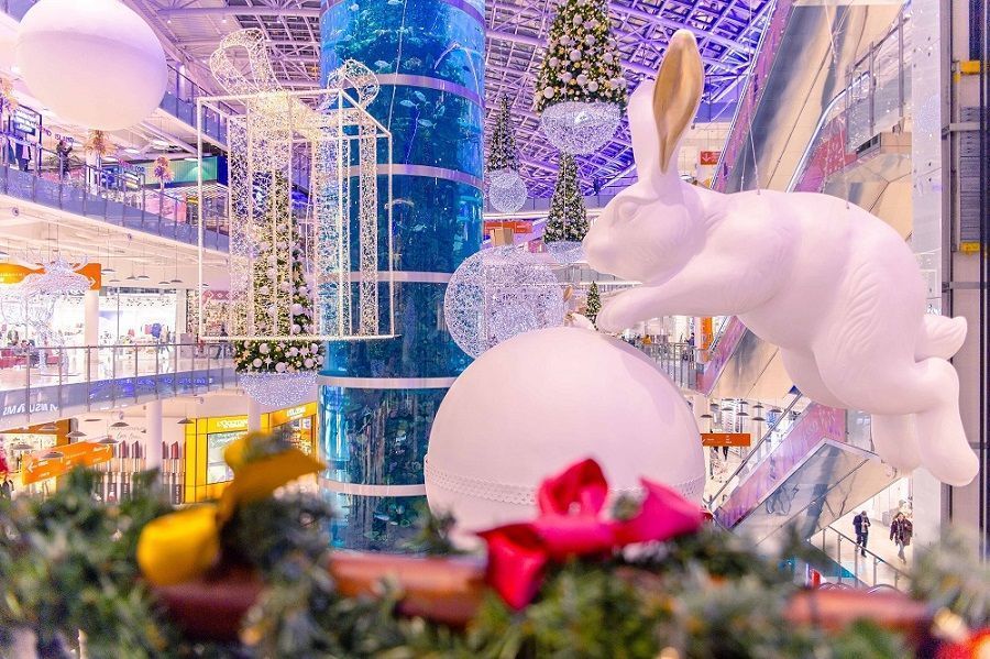 Shopping center “Aviapark” lures visitors with a New Year mood