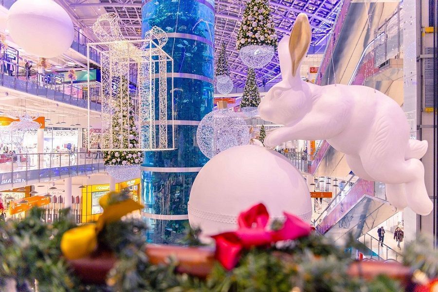 Shopping center “Aviapark” lures visitors with a New Year mood