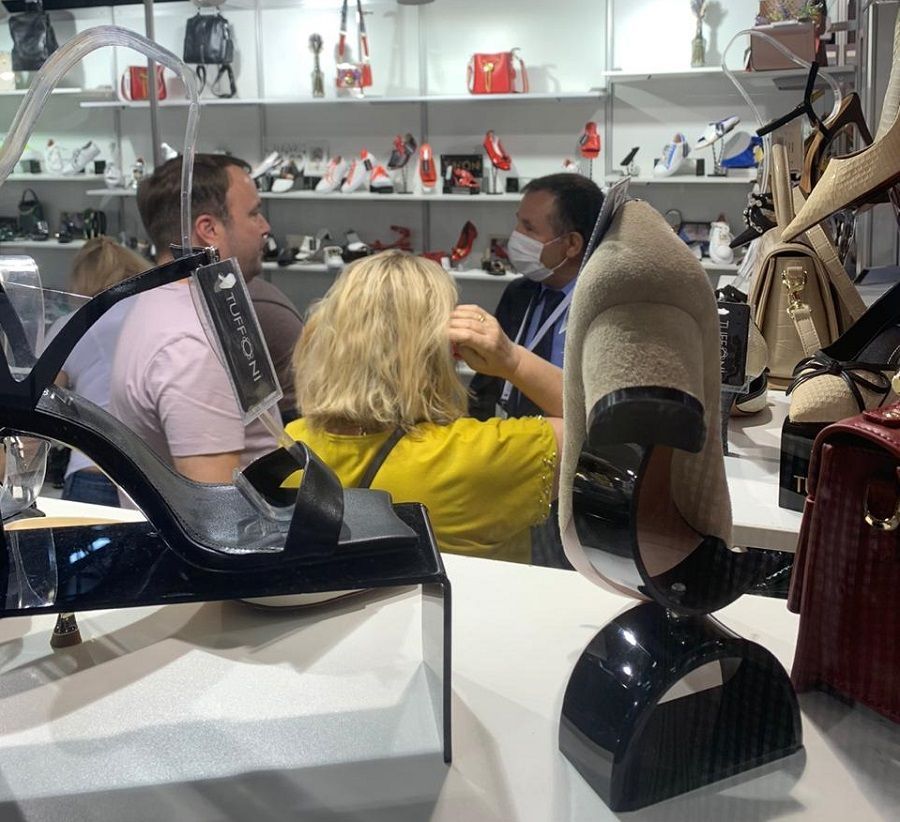 Tuffoni en la colección Premiere de Euro Shoes en Moscú en agosto de 2020