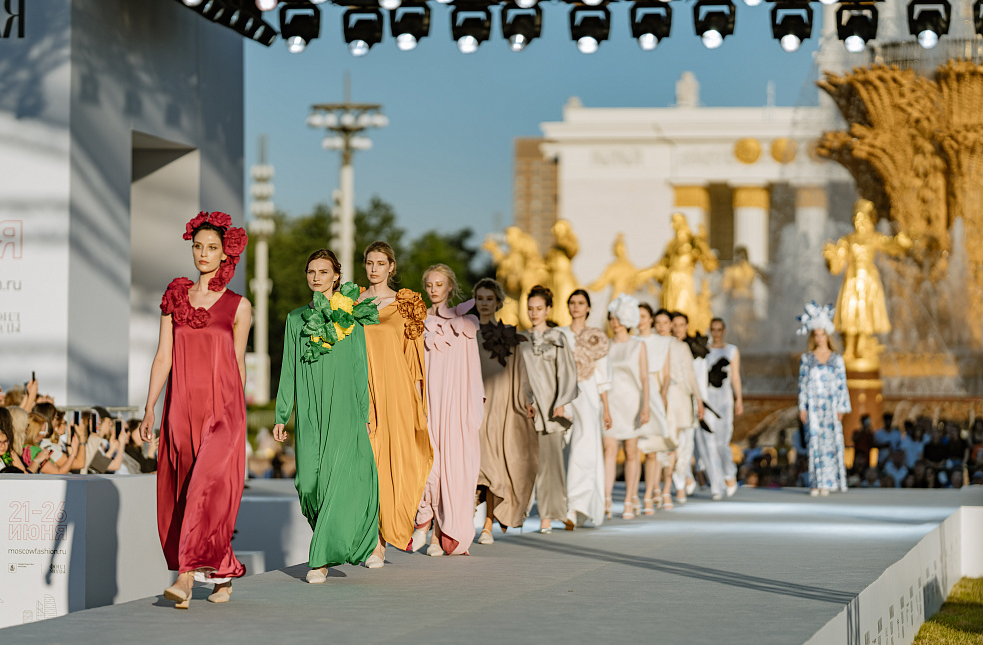 Markets are organized in shopping centers as part of Moscow Fashion Week