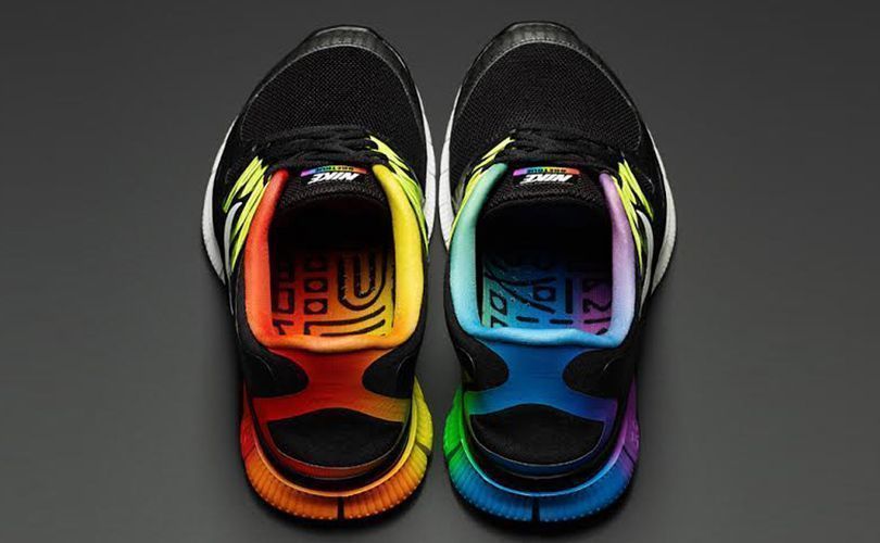 Милонов требует запретить “радужные” кроссовки Nike