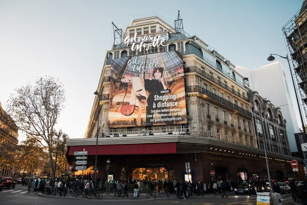 Die Schuhmarke Melissa hat einen Pop-up-Store in den Galleries Lafayette in Paris eröffnet