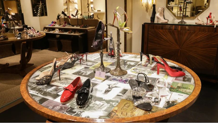 К юбилею нью-йоркского Bergdorf Goodman люксовые бренды выпустили капсулы обуви