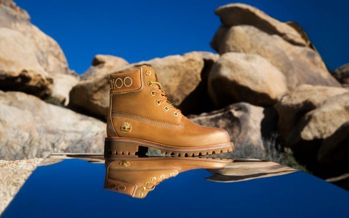 Jimmy Choo e Timberland hanno rilasciato una nuova versione di stivali gialli