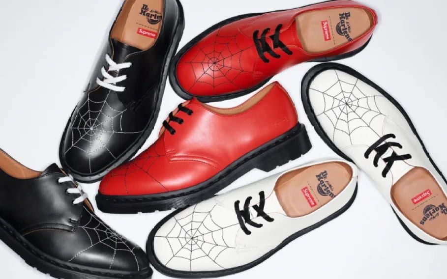 Una nuova collaborazione è stata rilasciata dal Dr. Martens x Supreme