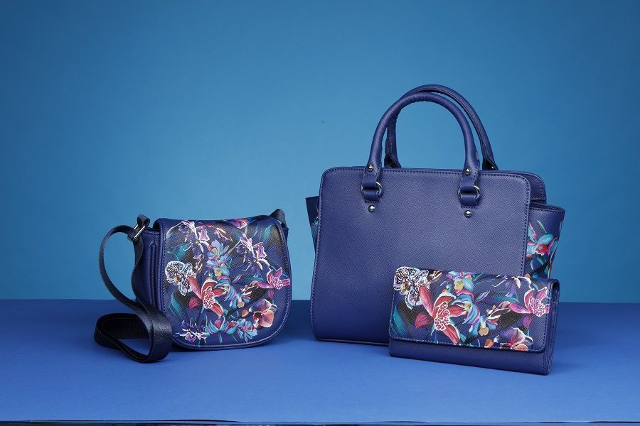 Avon has released a collection of accessories with the Moscow Solstudio Textile Design