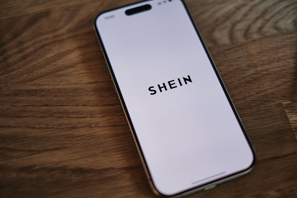 Франция продолжает бороться с китайским ретейлером Shein