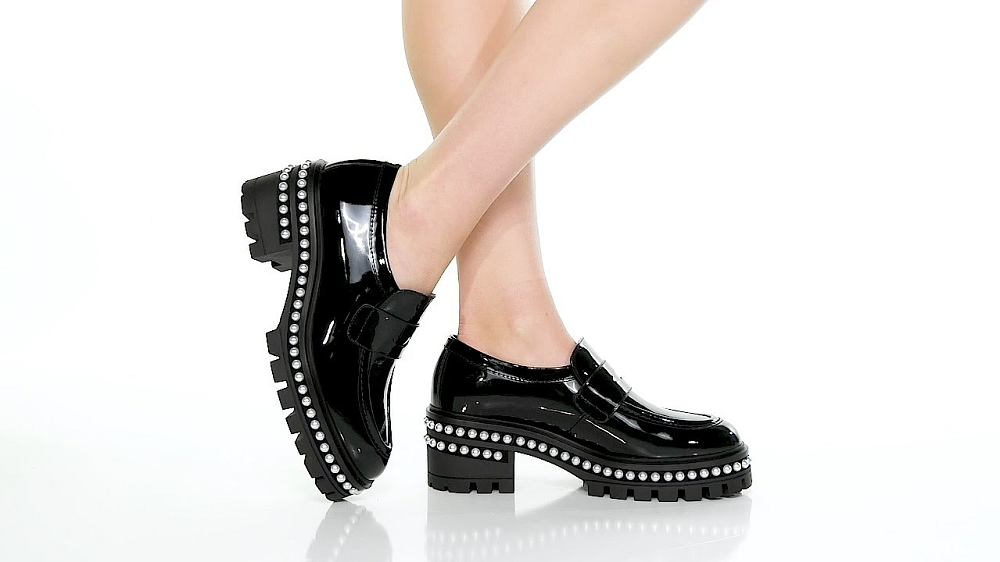 Stuart Weitzman to expand sneaker and ballerina categories amid declining sales