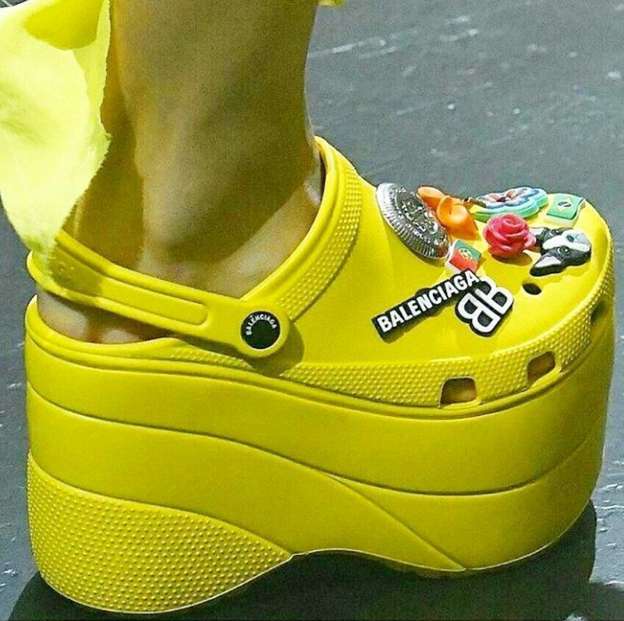 Balenciaga  показал кроксы на Неделе моды в Париже