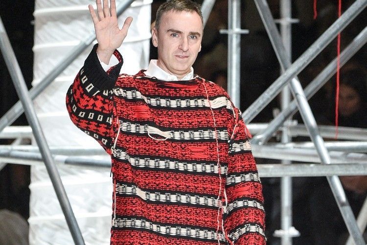 Raf Simons está cerrando su propia marca