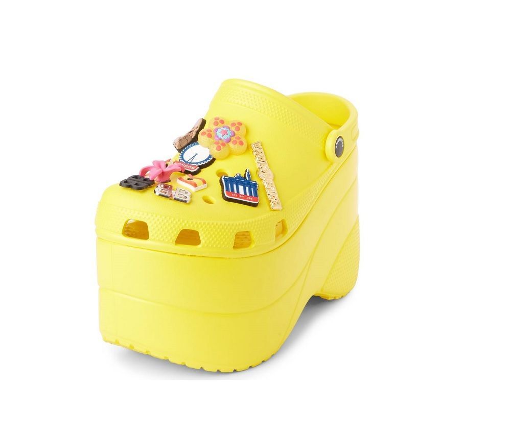 $ 850 Balenciaga Crocs “Sweeping Shelves”