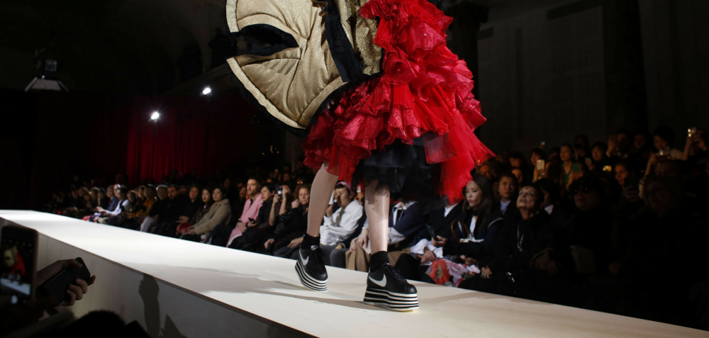 Énfasis en zapatillas de deporte. Las marcas de calzado están tratando de incluir modelos de ropa deportiva en su colección.