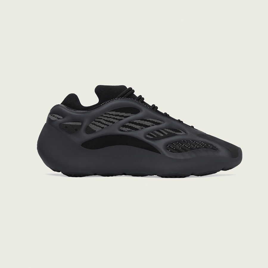 adidas + KANYE WEST präsentierte die Silhouette des YEEZY 700 V3 Alvah