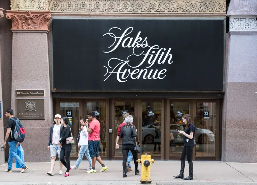 Сеть люксовых универмагов Saks Fifth Avenue разорилась в США 