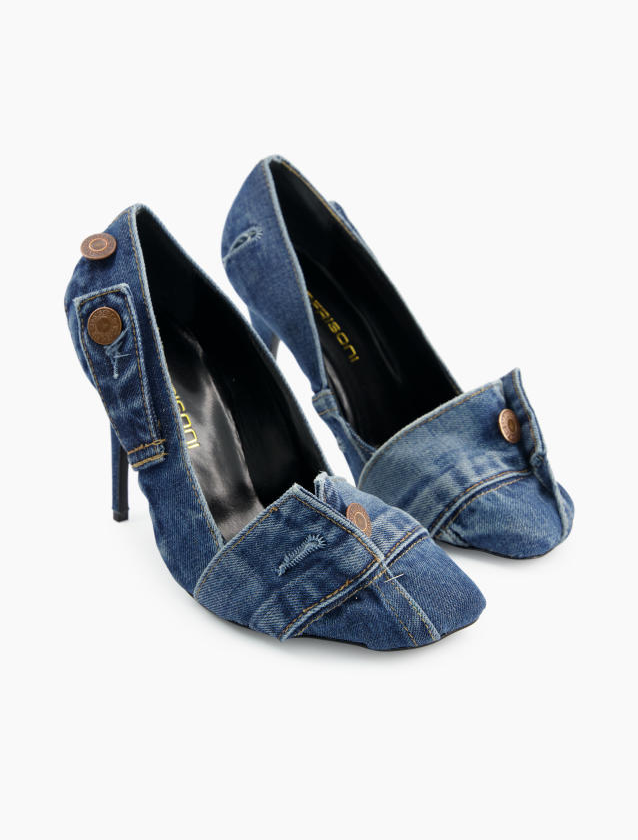 Французский бренд Bruno Frisoni  продолжил тему «джинсовой обуви»