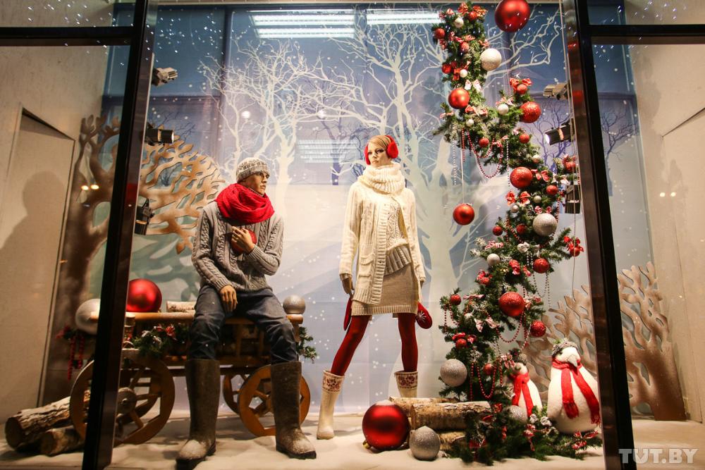 Festive outfit for shoe retail. Winter window dressing trends 2018-2019