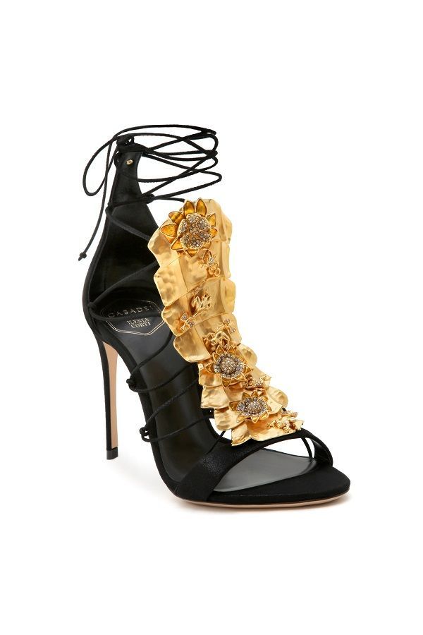Casadei presented a collection of jewelry, complemented by sandals with stones and crystals