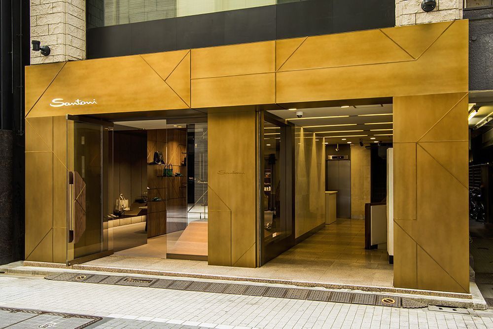 В Токио открылся бутик Santoni