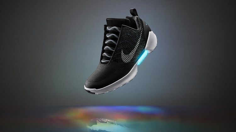 Компания Nike представила самозашнуровывающиеся кроссовки HyperAdapt 1.0