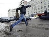 A Mosca, preparando un flash mob contro i reagenti che rovinano le scarpe