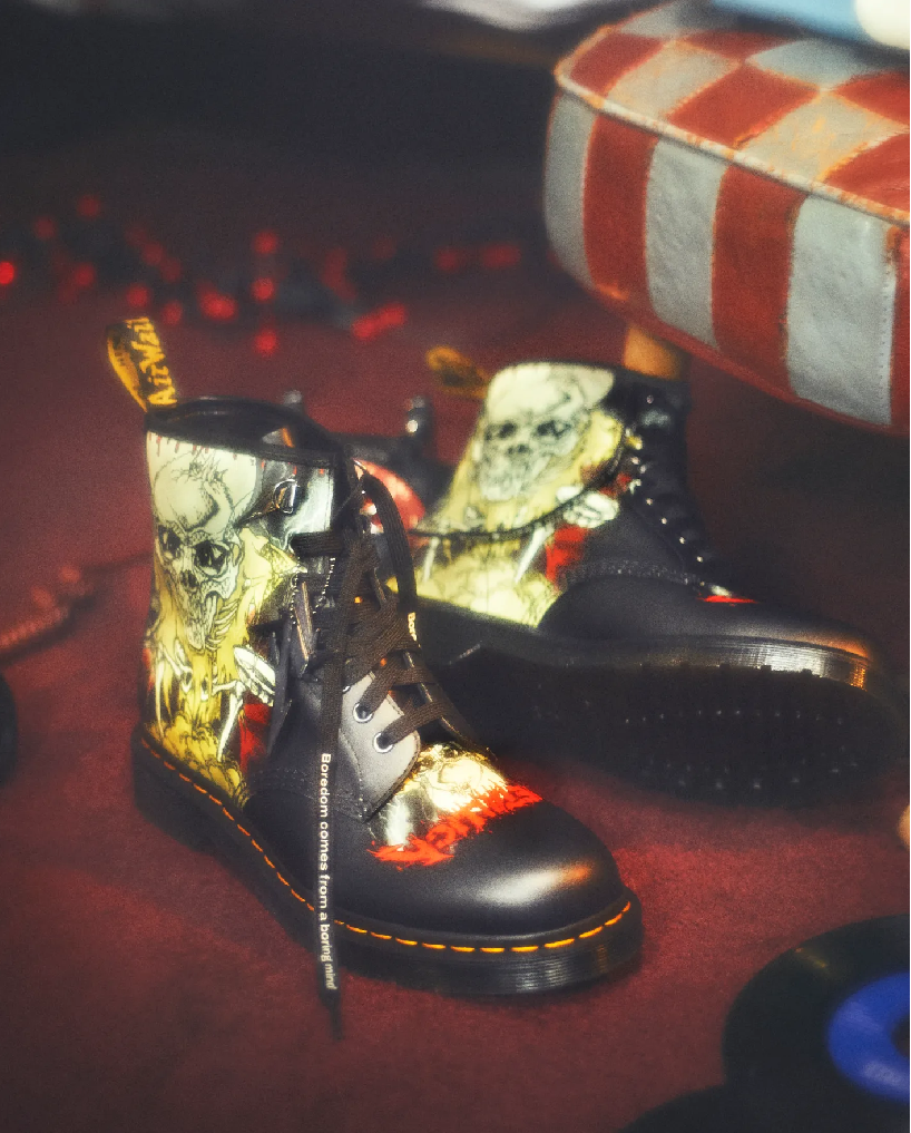 Dr. Martens выпустил коллаборацию с хеви-метал группой Metallica. 