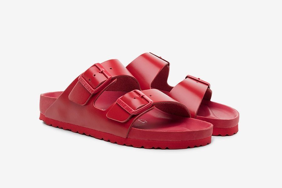 Новая коллаборация Birkenstock  и Valentino представлена на Неделе Моды в Париже