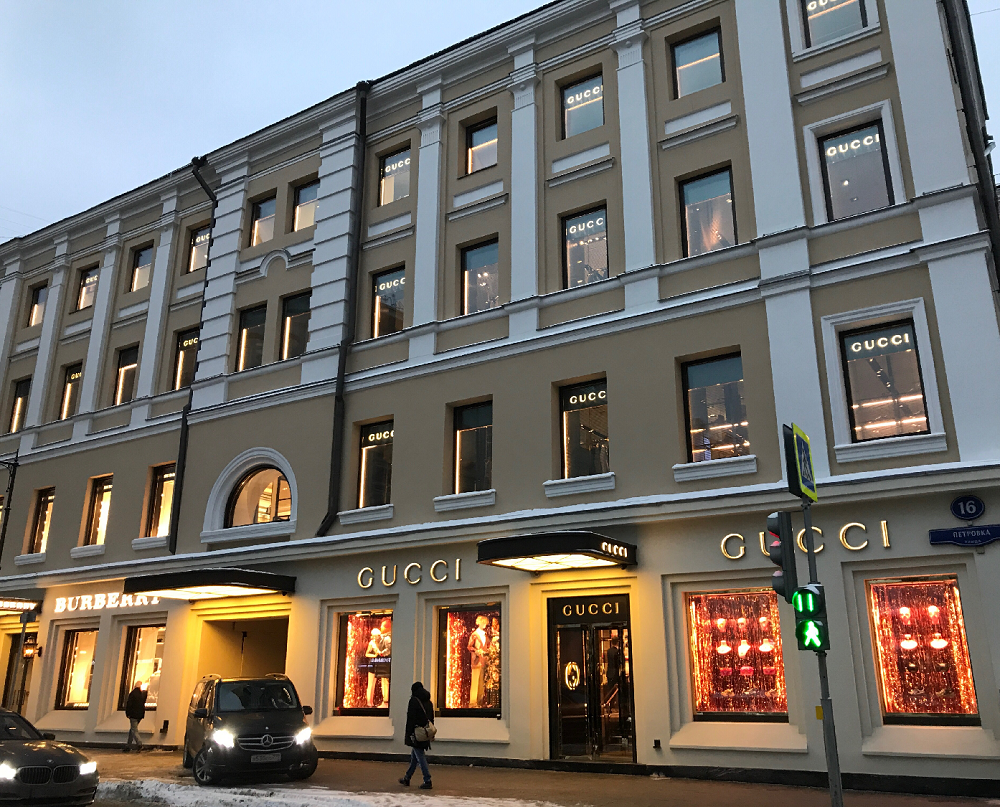 Boutique Gucci a Mosca per strada. Petrovka (temporaneamente chiuso)