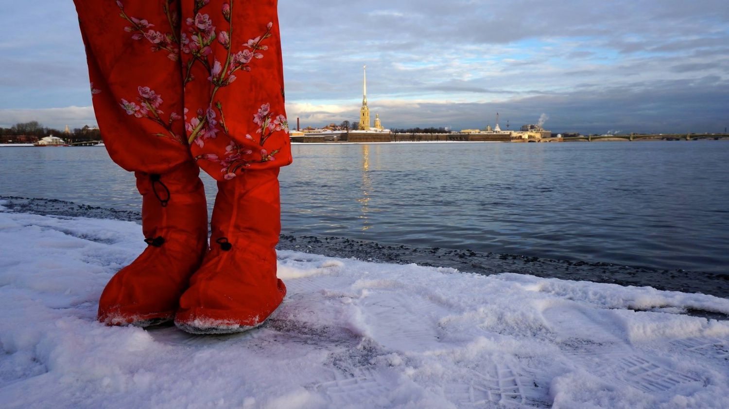 St. Petersburg startup collects funds for the production of raincoats for shoes