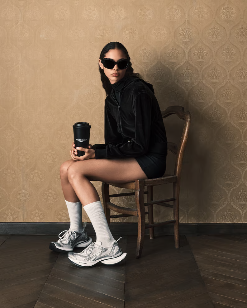 В центре внимания еще одна гибридная модель кроссовок  - Circuit Sneaker от Balenciaga 