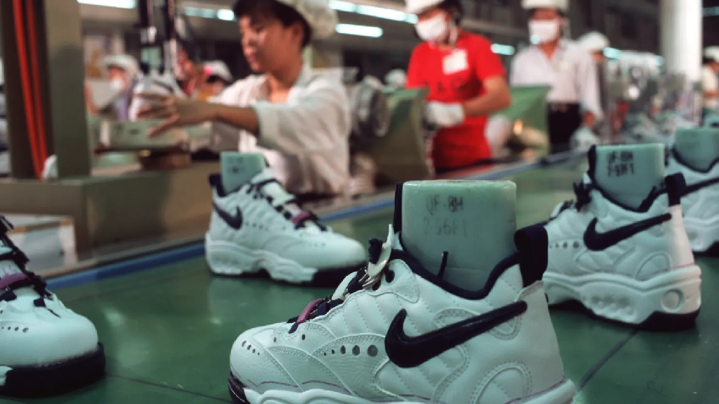 Nike и Adidas просят Трампа освободить обувь от пошлин