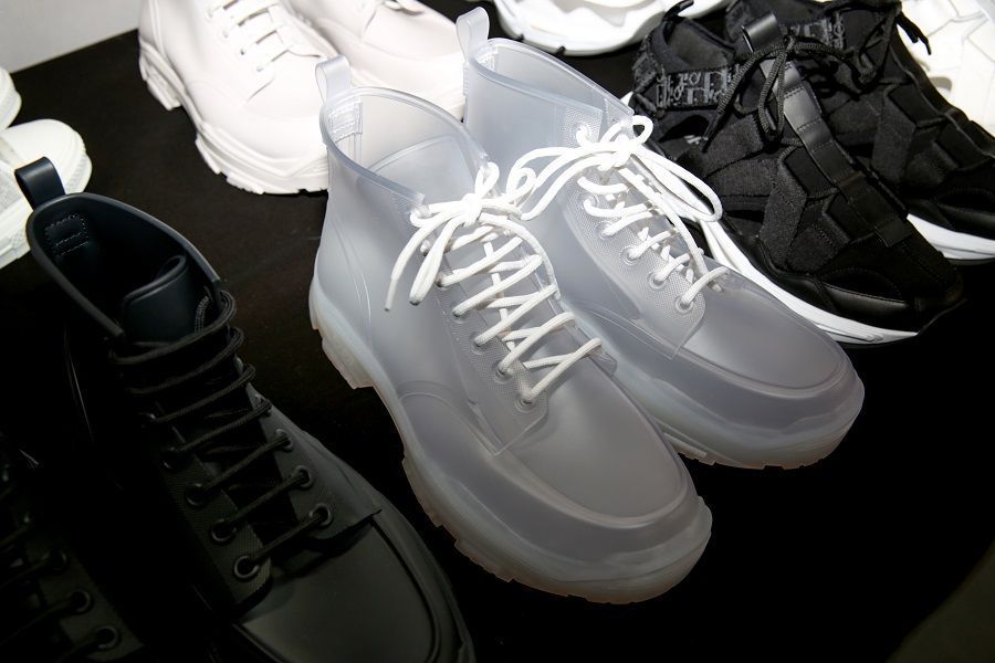 Kim Jones offered men transparent shoes