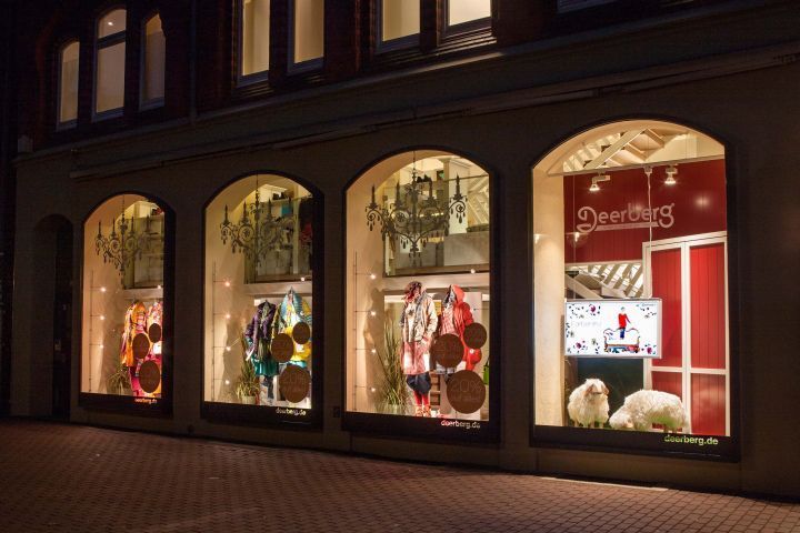 Let there be light! Lighting solutions for shop windows and a sales area