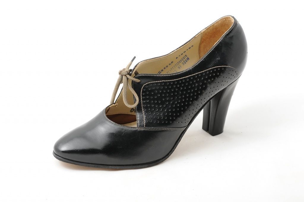 Women's evening shoes