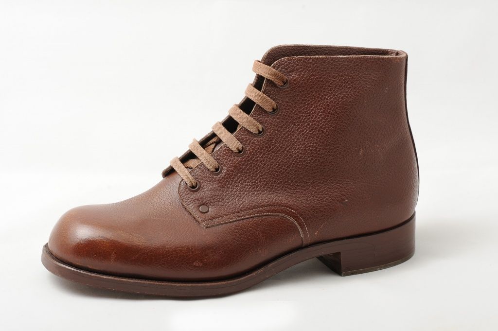 Men's leather shoes