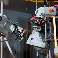 El buque insignia de Nike en Londres lanza robots de limpieza y reparación de zapatillas