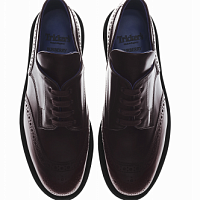 Burberry и Tricker's представили коллаборацию