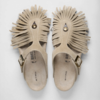 Первая часть коллаборации Birkenstock  x Etro выходит в продажу на следующей неделе