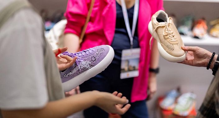 How to learn to effectively manage store customer traffic?
