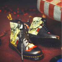 Dr. Martens выпустил коллаборацию с хеви-метал группой Metallica. 