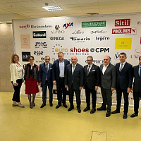 Der türkische Botschafter Mehmet Samsar besuchte Euro Shoes