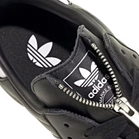 На кроссовках Adidas появилась застежка-молния! 