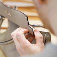 Hermès baut in Frankreich eine Lederwarenfabrik