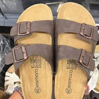 Birkenstock  борется с подделками своих сандалий с дисканутерами Lidl