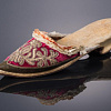 Come il mulo è diventato mulo. Un modello molto femminile e rilevante di scarpe da donna oggi è apparso nell'antica Roma.