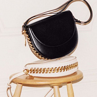 La borsa in pelle Mushroom è apparsa nella collezione Stella McCartney